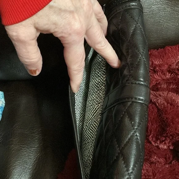 EUC - Rebecca Minkoff leather quilted crossbody purse with black/gold dust bag - Picture 16 of 16